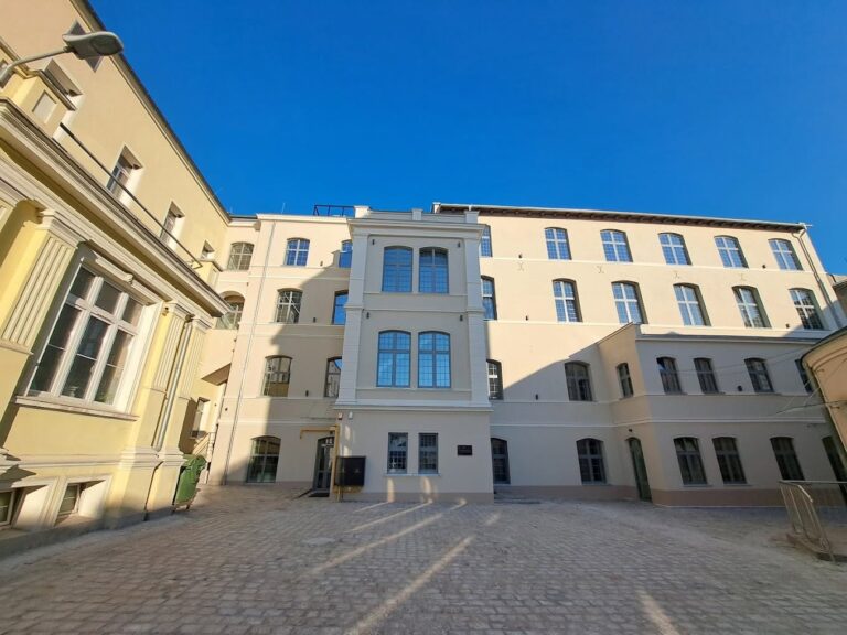 KASA BILETOWA W BIELAWIE – LOKALIZACJA I GODZINY OTWARCIA